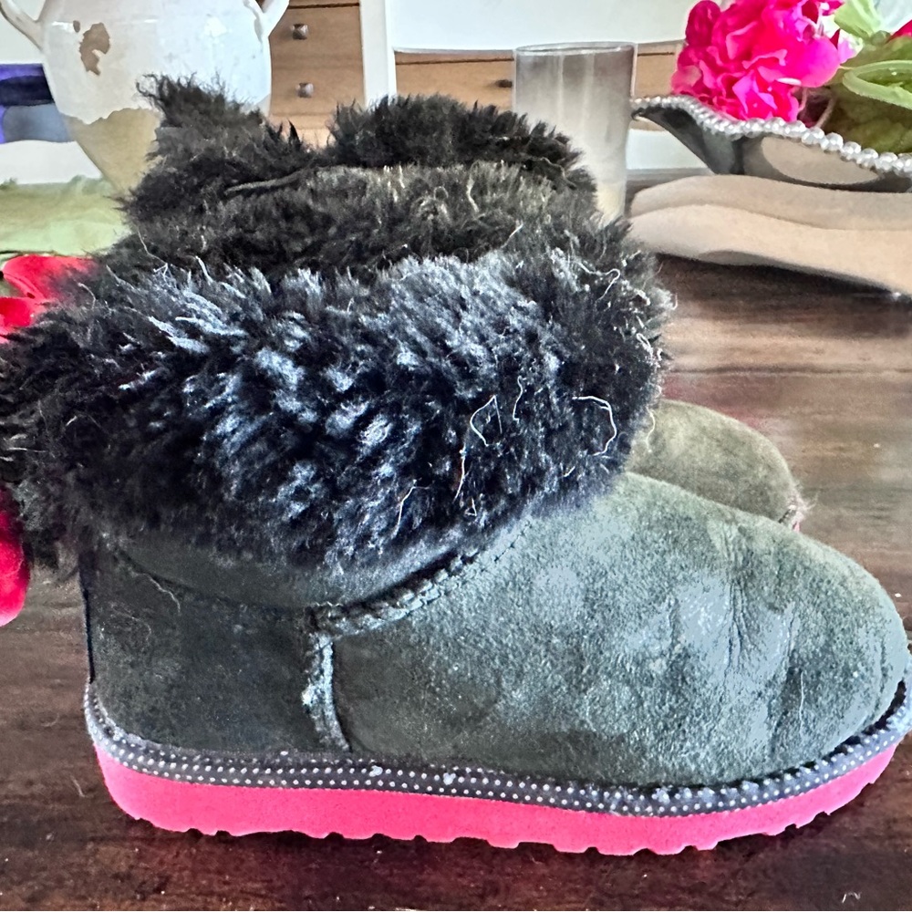 Youth Disney ‘Minnie’ Uggs-sz 12